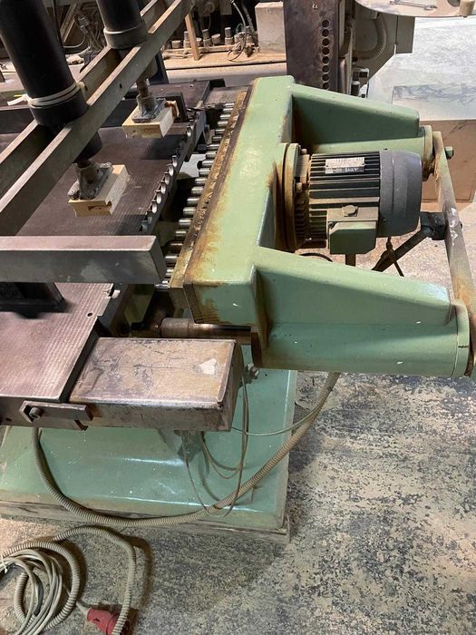 Vand uscator cherestea si masina gaurit multiplu.