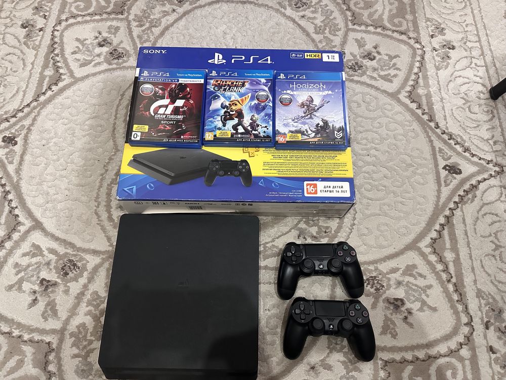 PlayStation 4 Slim 1Tb , 2 Джойстика + 4 игры