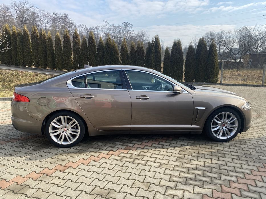 Dezmembrez / piese Jaguar XF 2.2 diesel