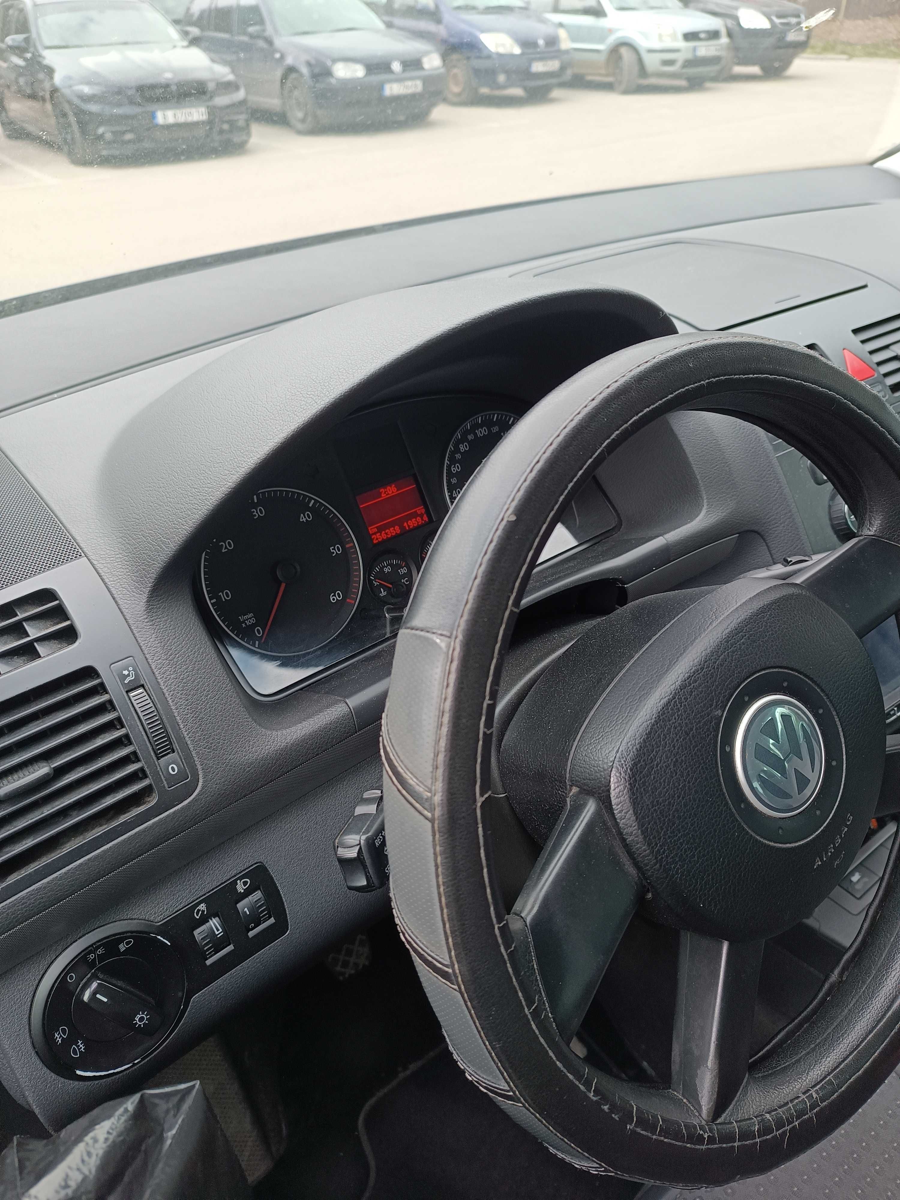 Volkswagen touran 2004г.перфектен