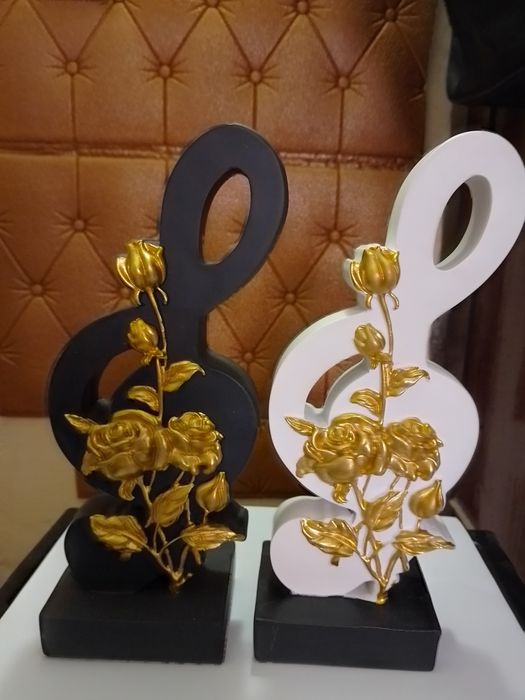 Статуетка ключ сол с рози