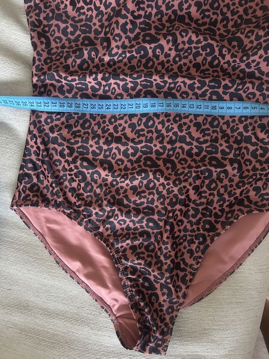 Цял бански с тигров десен