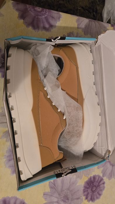 Продам новый ботинки в коробке