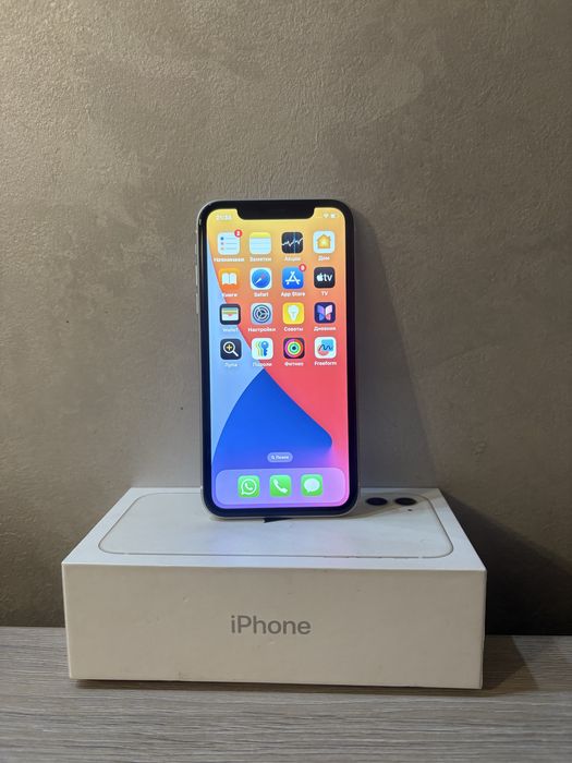 iPhone 11, в отличном состоянии, белый корпус