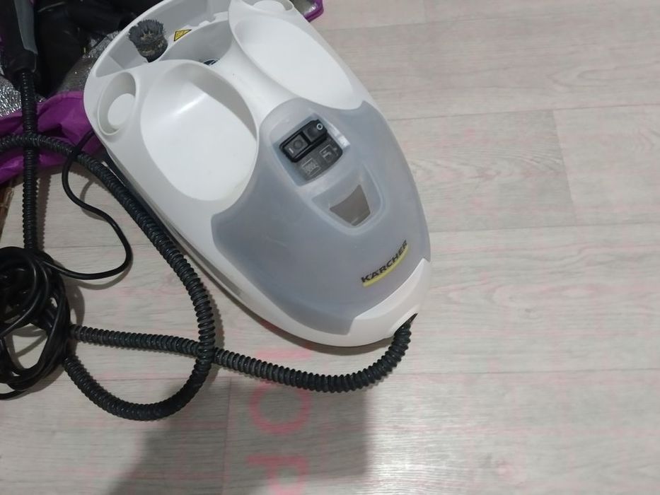 Продам Пароочиститель Karcher SC 4 EasyFix Plus белый, в отлично состо