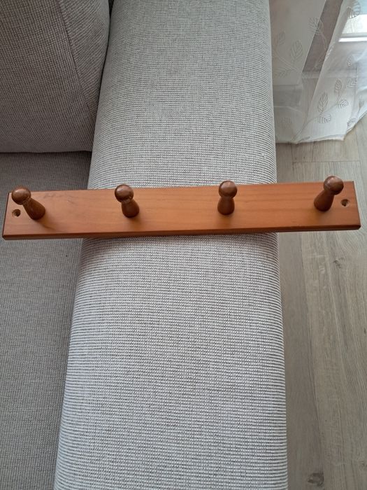 Закачалки ,дръжки и поставка за кърпа