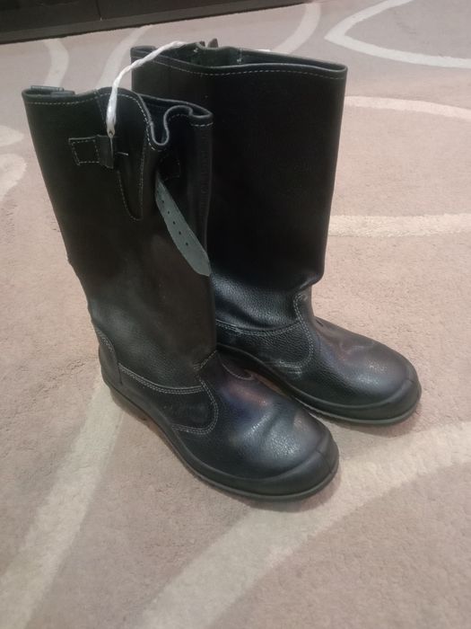 Спец.  сапоги из кожи.  Россия.  Качество,  удобно. Размер41