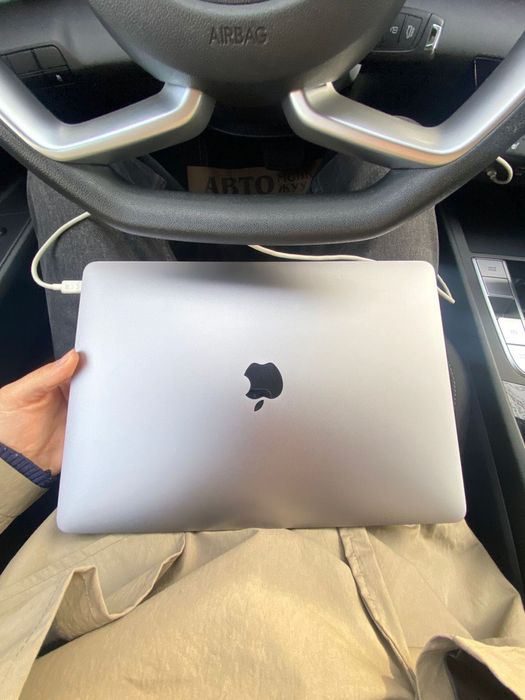 Продается Apple MacBook Air 13"(2020, MGN63)