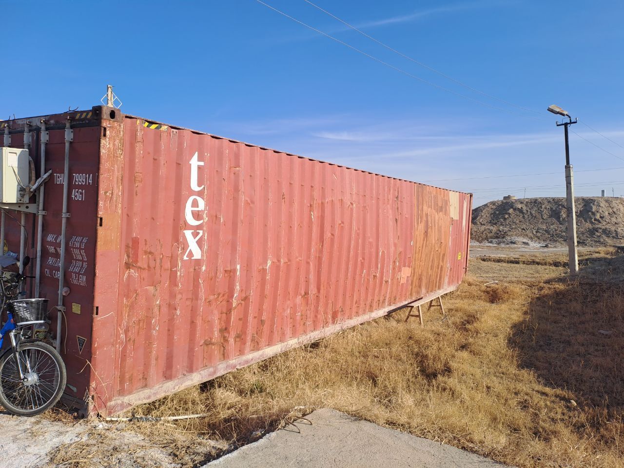kontener 12 metrli ichidagi barcha jihozlari bilan sotiladi