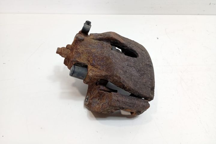 Etrier dreapta fata cu suport Opel Zafira B seria