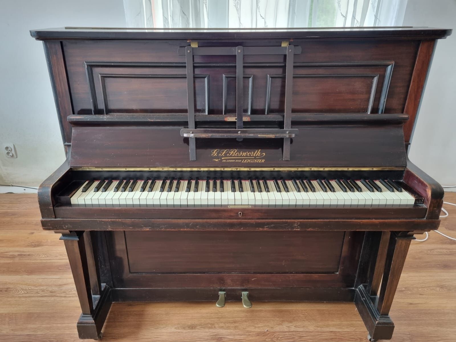 Pianina G. S. Bosworth 130, London Road LEIGESTER