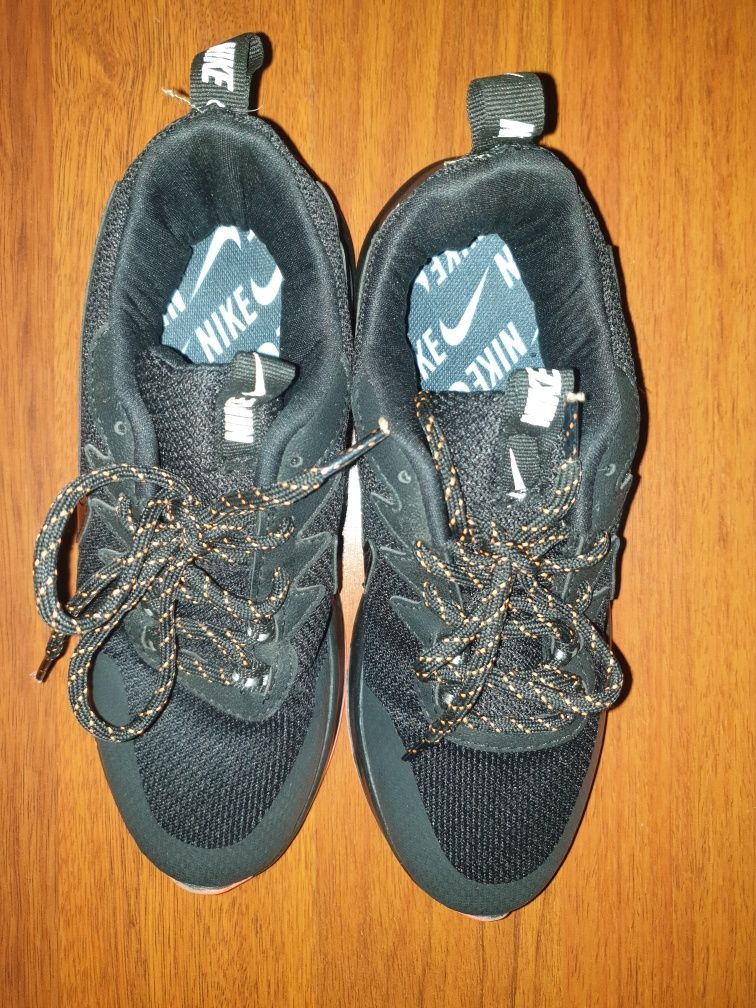 Vand pantofi sport Nike tip adidas  37/36