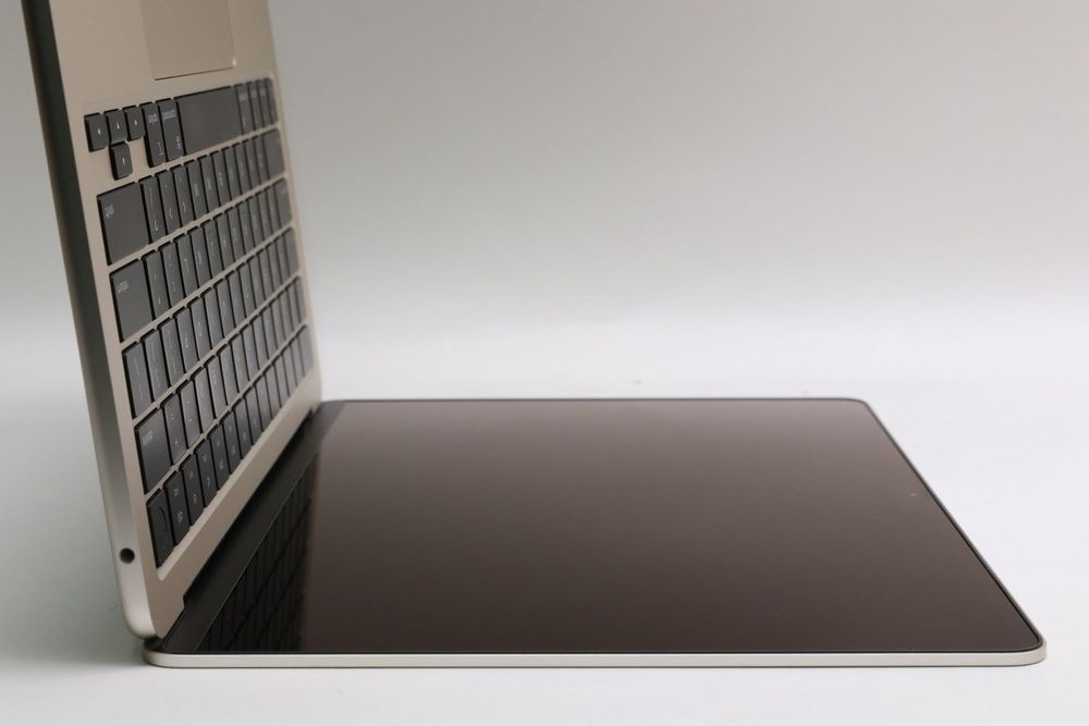 MacBook Air m3 8gb 256 ssd stare impecabila ca nou