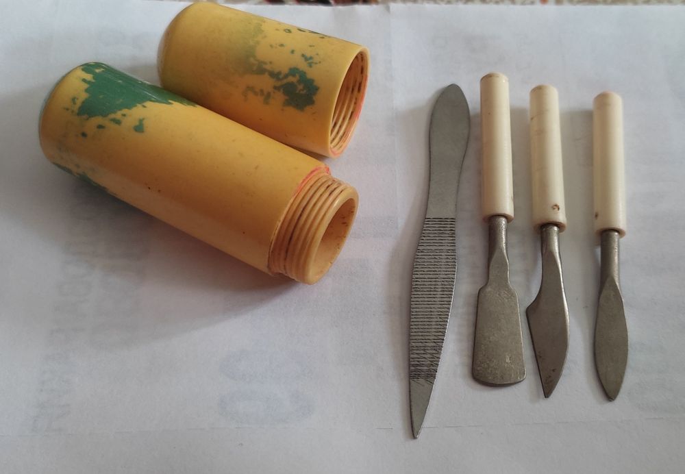 Стар дамски комплект за маникюр