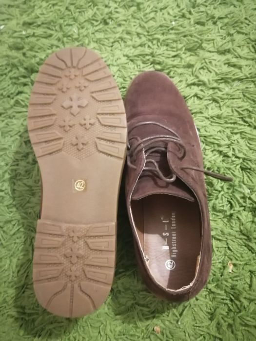 Vând pantofi barbatesti