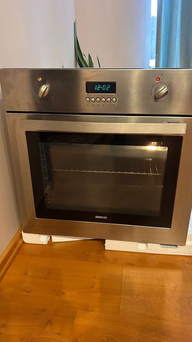 Cuptor electric incorporabil Beko