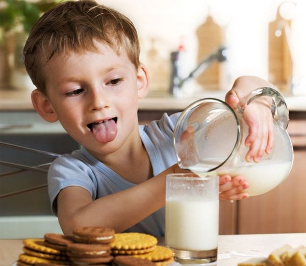 Продам домашнее молоко, сметану, масло.