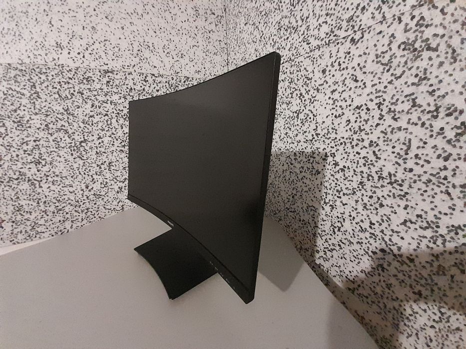 Компютър  - "LENOVO" Intel (R) Core (TM) i5-8400 CPU