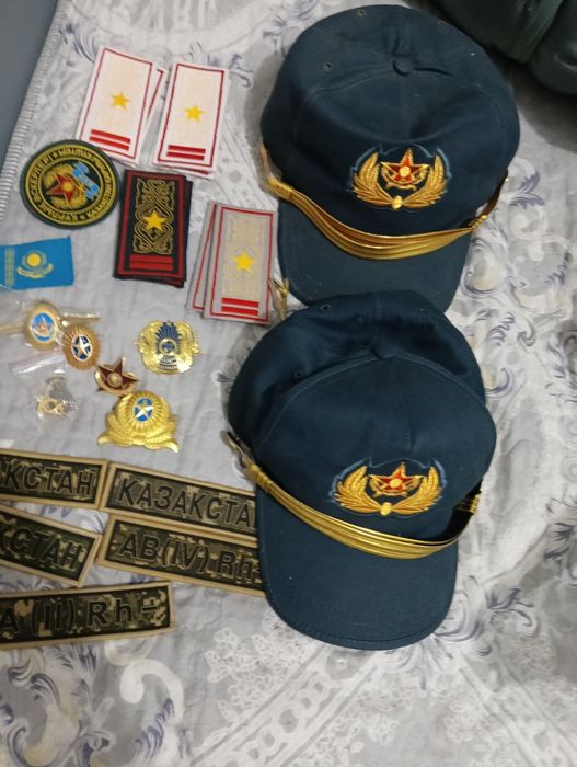 Военная кепка, погоны, фурнитура