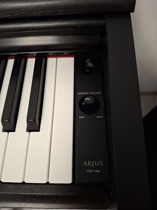 Pian Yamaha YDP 144