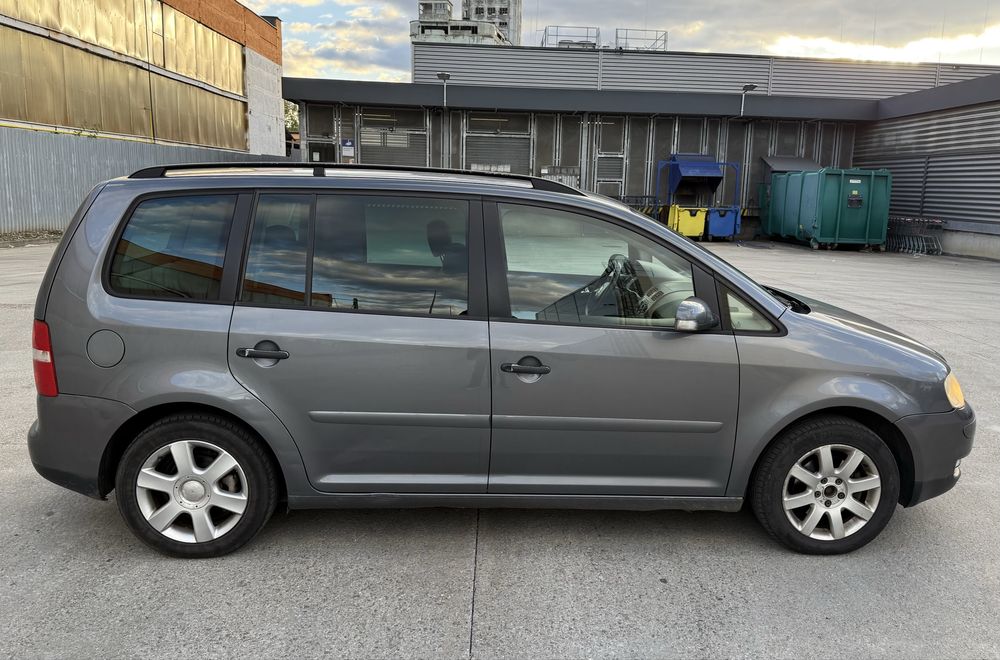 Volkswagen Touran 1.9 TDI 105 CP Automat – 7 locuri, negociabil