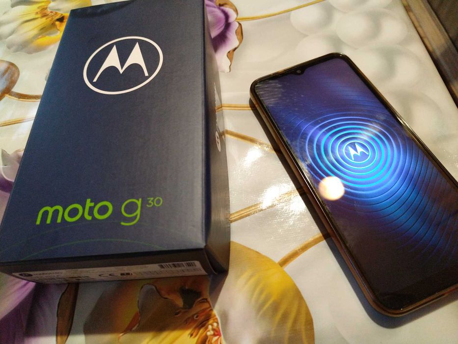 Продавам Motorola g30