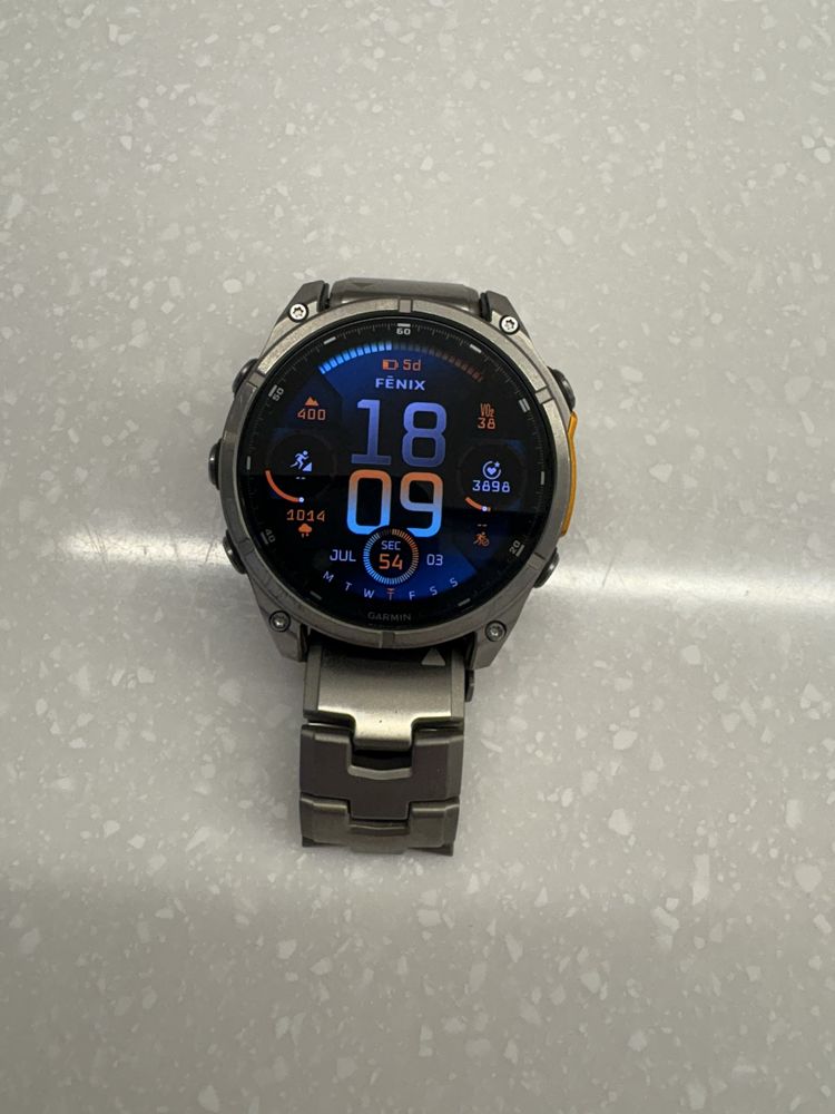 Продаю Garmin Fenix 8 с доп ремешками