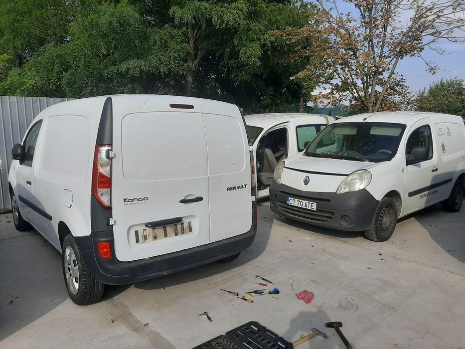 Dezmembrez piese renault kangoo(citan)bară spate,ușă spate,laterală,mo