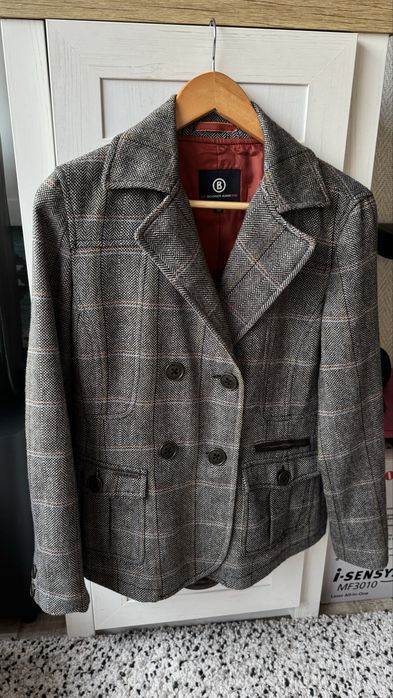 Нов дамски блейзър сако Bogner размер 38