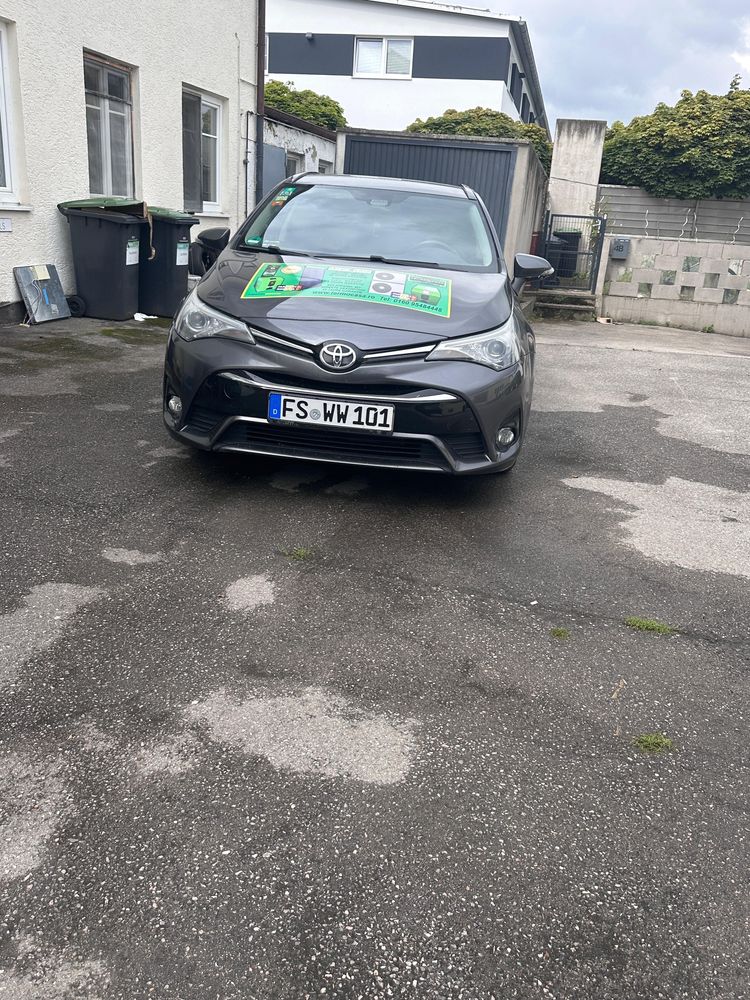 Toyota Avensis masina personala rulata doar in Germania