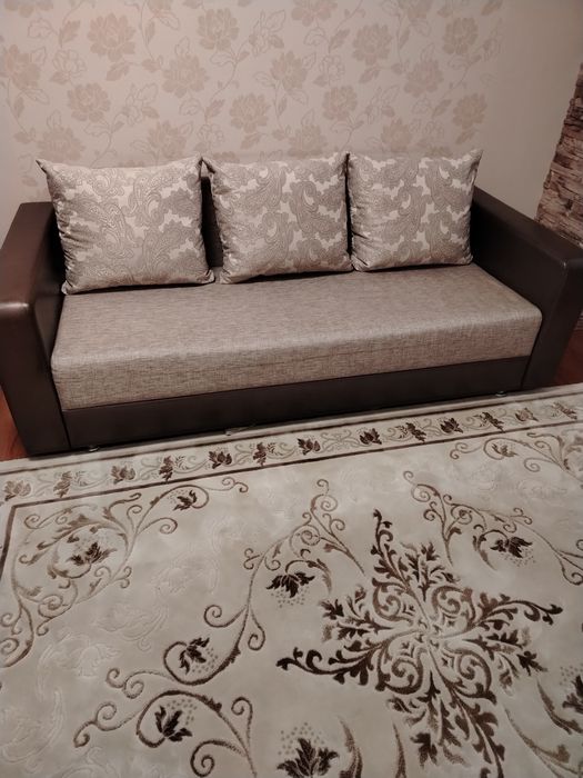 Диван с одним креслом