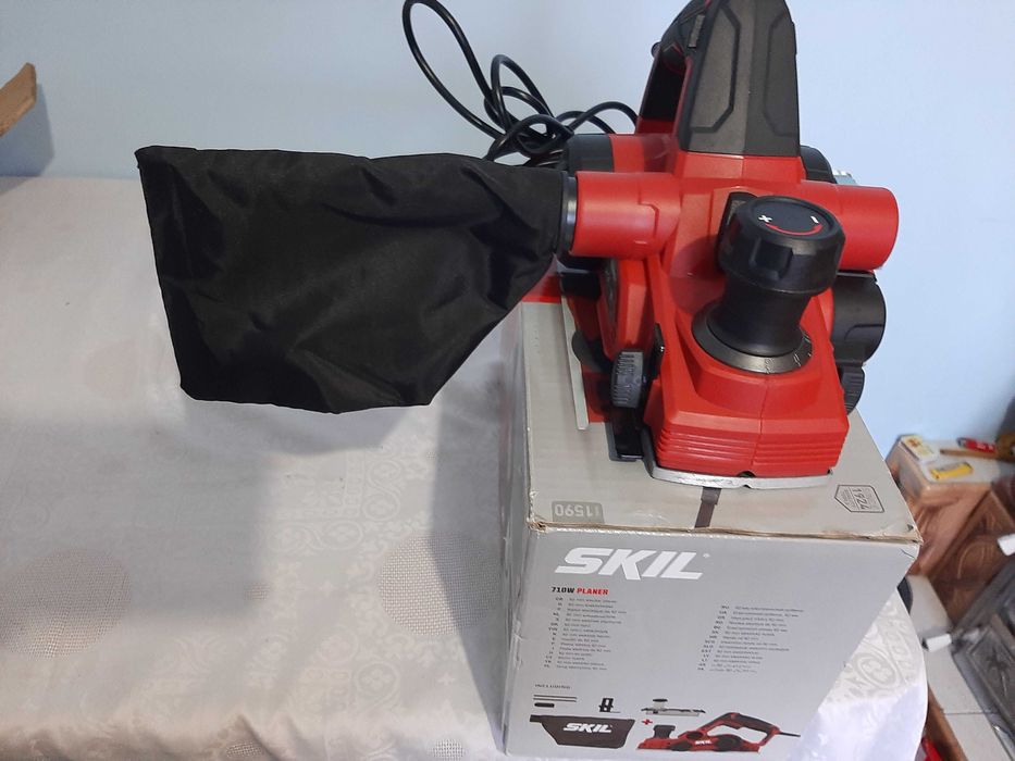 Vând rindea electrica