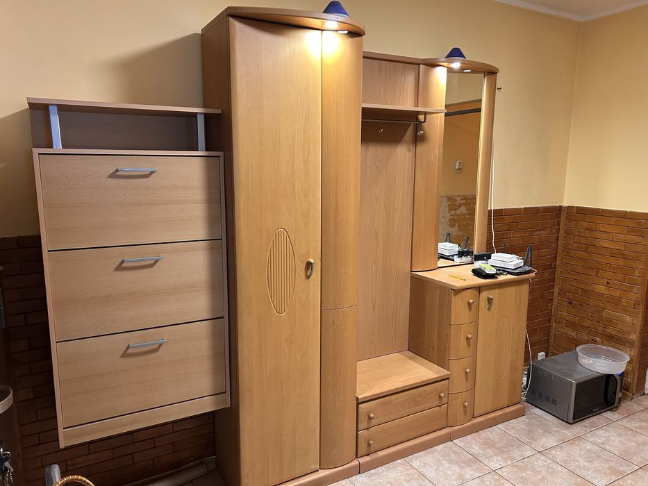 Mobilier hol in stare buna