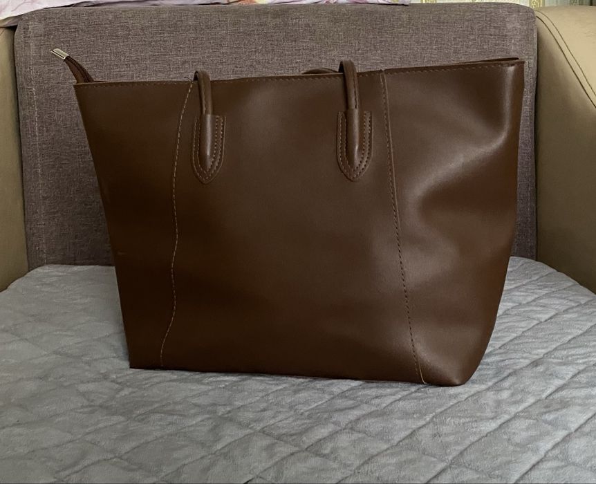 Коричневая вместительная сумка