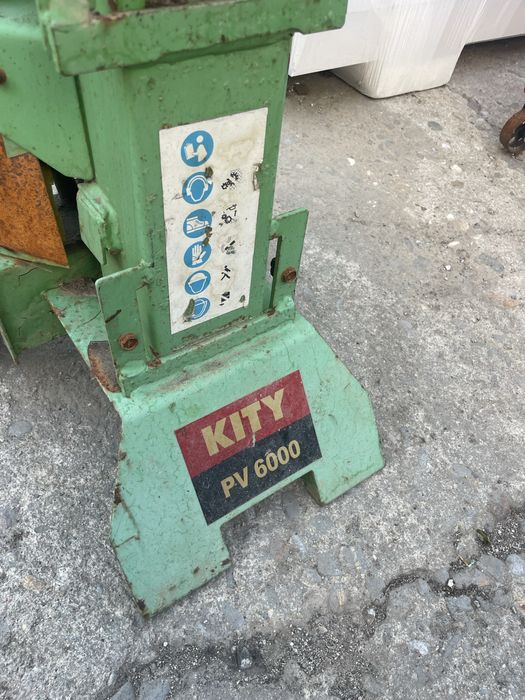 Хидравлична машина за цепене на дърва