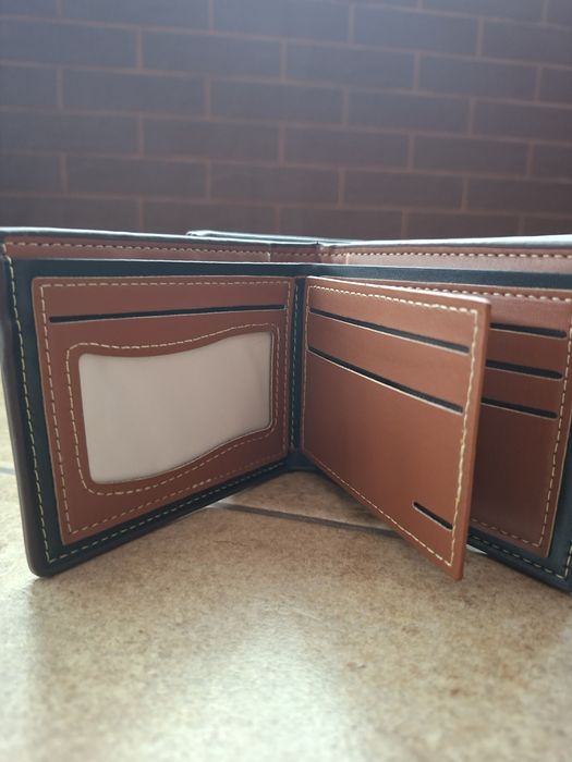 Vand portofele stare noua