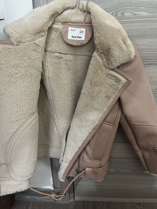 Geaca din imitatie de piele roz cu blana