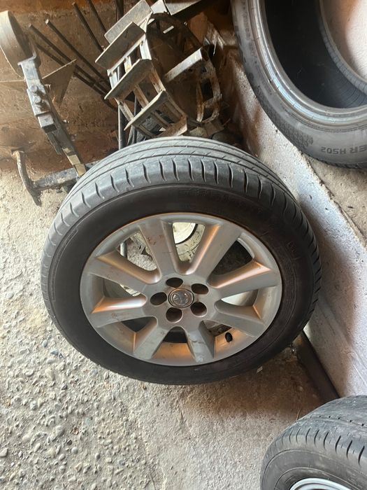Продавам 4  джанти Toyota Avensis 16” с гуми