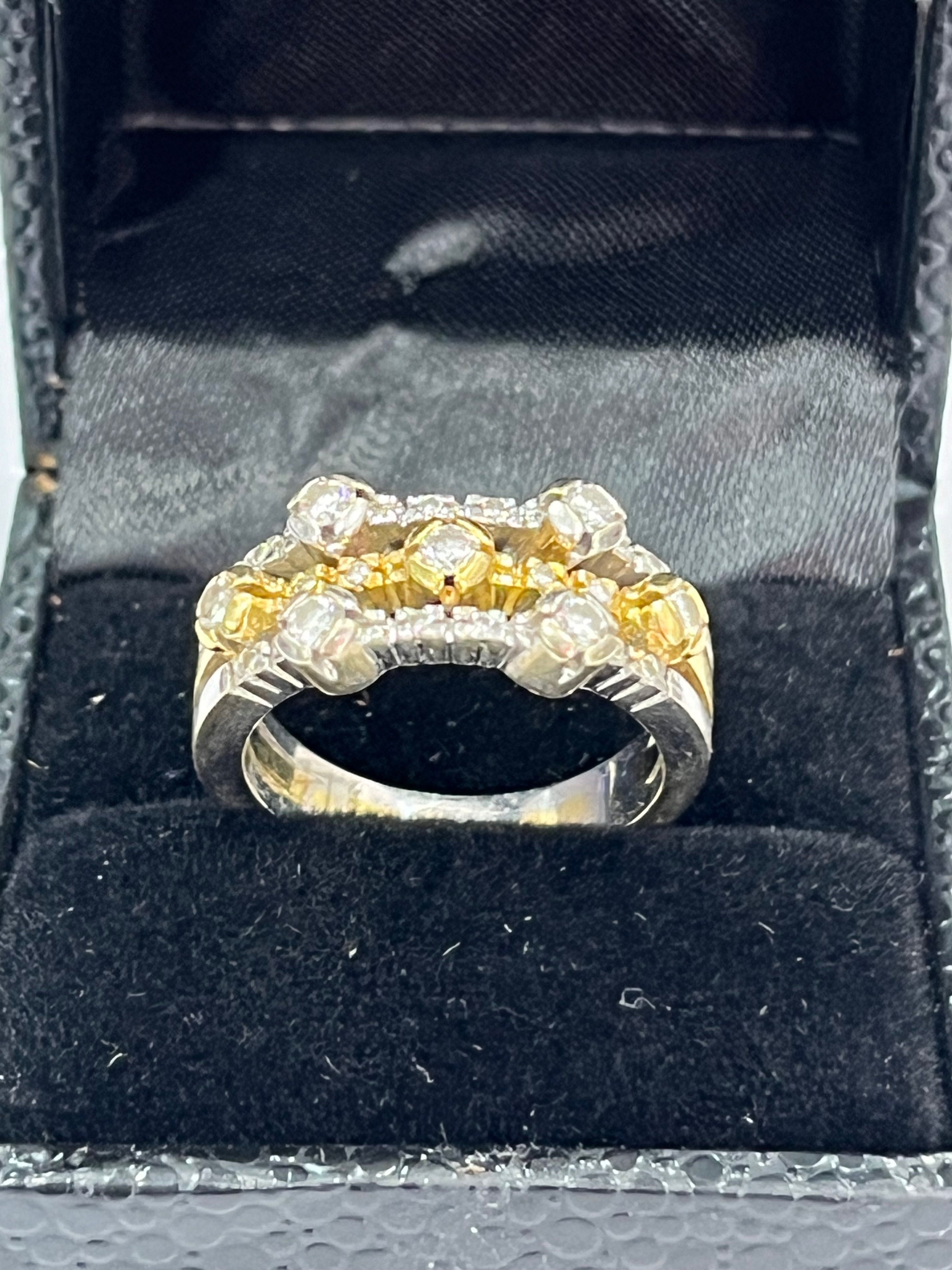 Златен пръстен от бяло и жълто злато