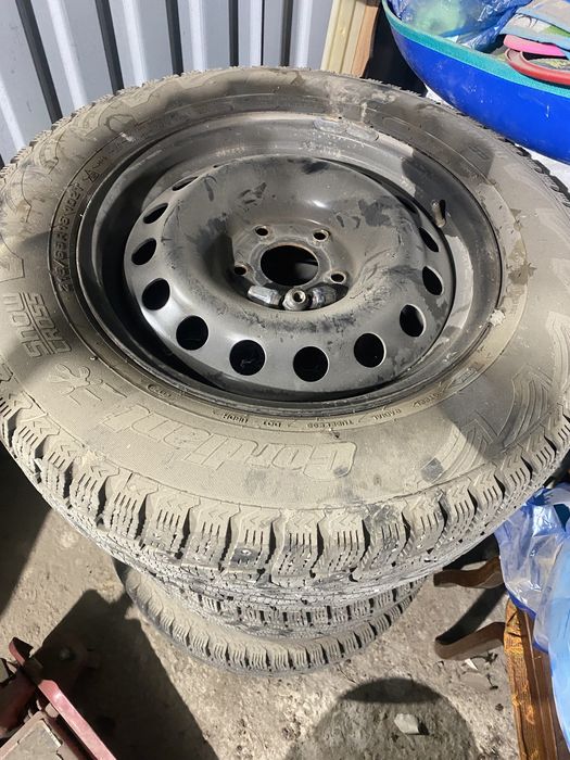 Зимняя шипованная резина на железнах дисках Ниссан Кашкай