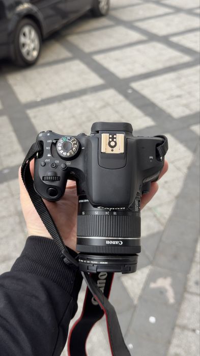 Canon 800D sotladi zo’r xolatta