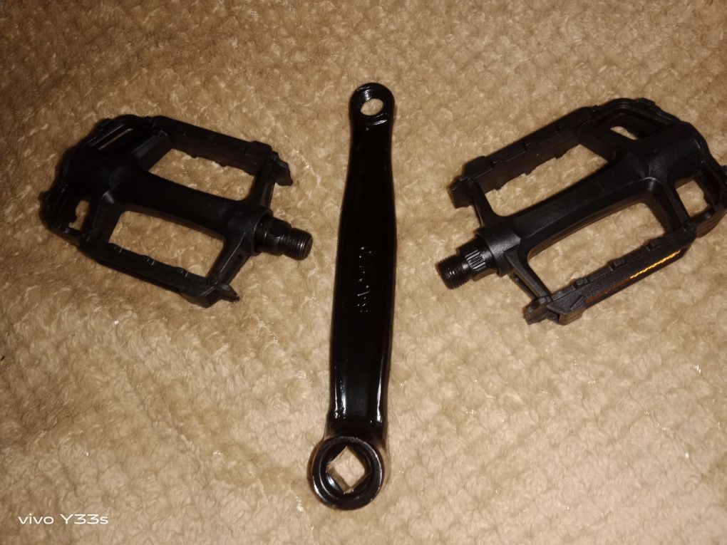 Педали(L,R), 1 шатун(2 нету и не будет),абсолютно новые, брал недавно.
