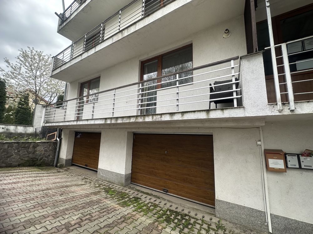 Vand Apartament cu garaj,beci si loc de parcare!