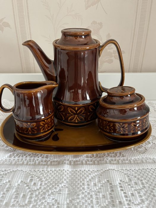 Set de ceai din ceramica. Foarte fin si elegant.