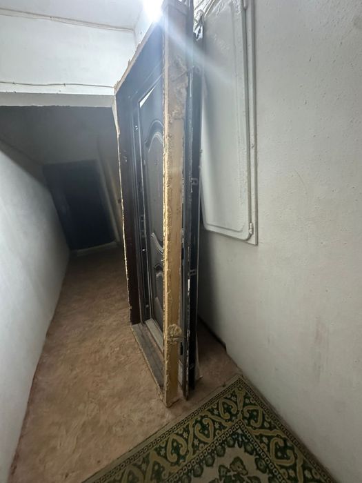 Продам входную дверь