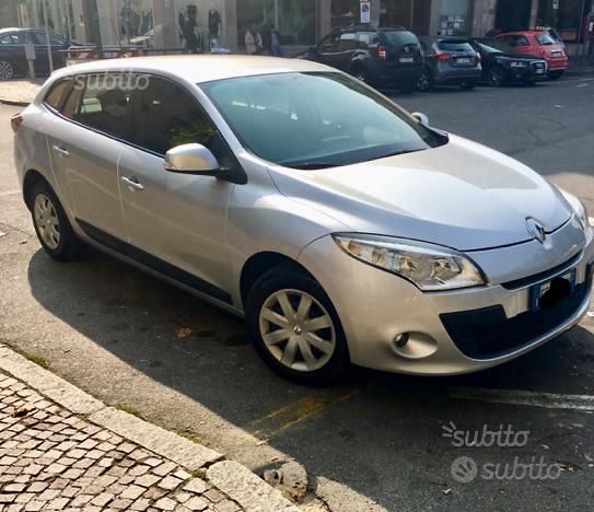 Dezmembrez renault megane 3  break 1.5 dci euro 5  66 kw  90cp