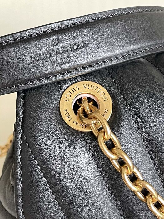 Geanta Louis Vuitton New Wave 24cm negru, tip Premium