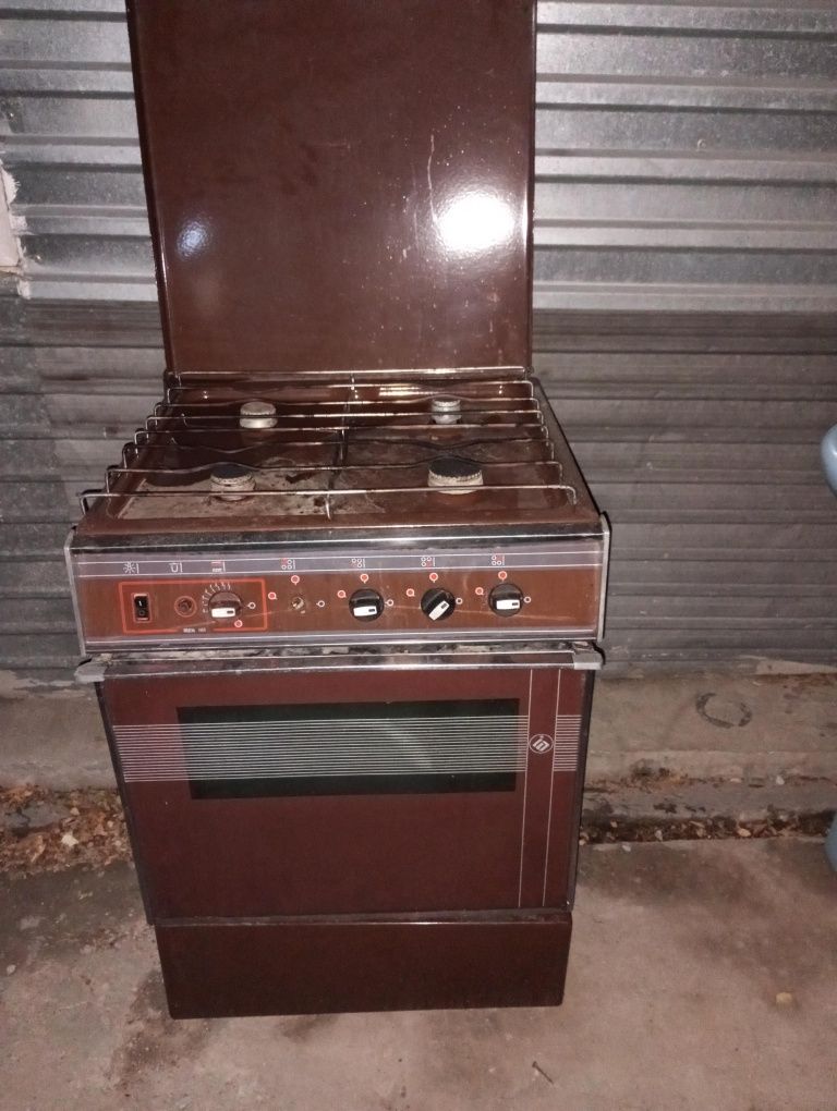 Продам газовую плиту kaiser.  б/у