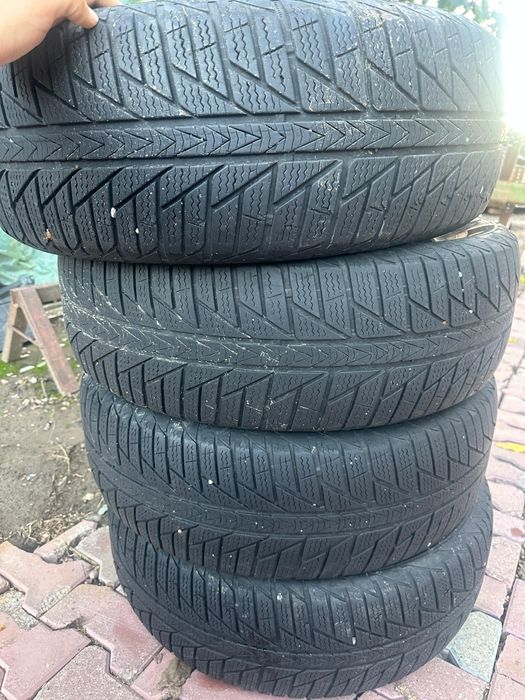 Set anvelope iarna 235/65r17