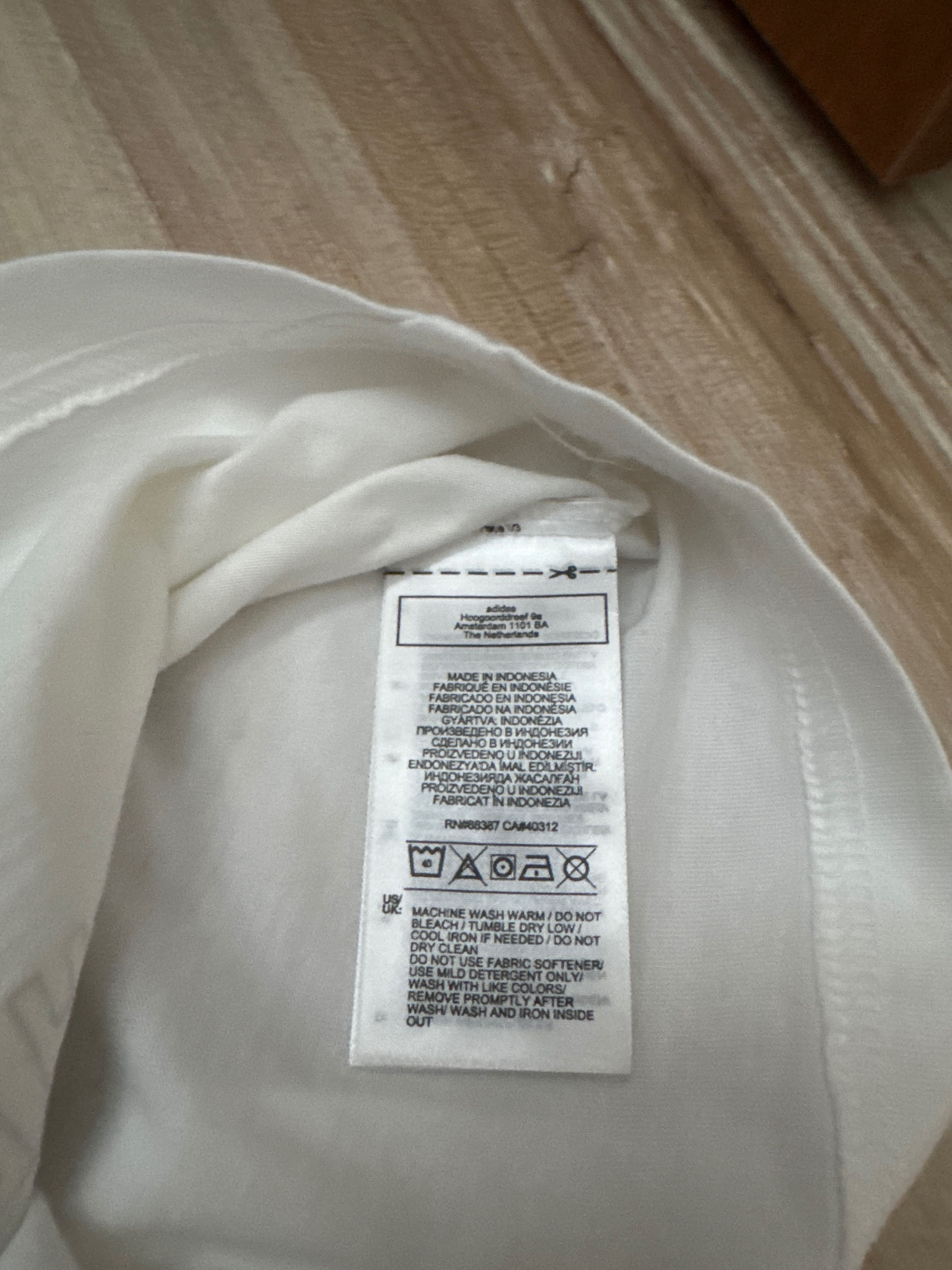 Детска тениска Adidas в бяло и синьо, къса, 128